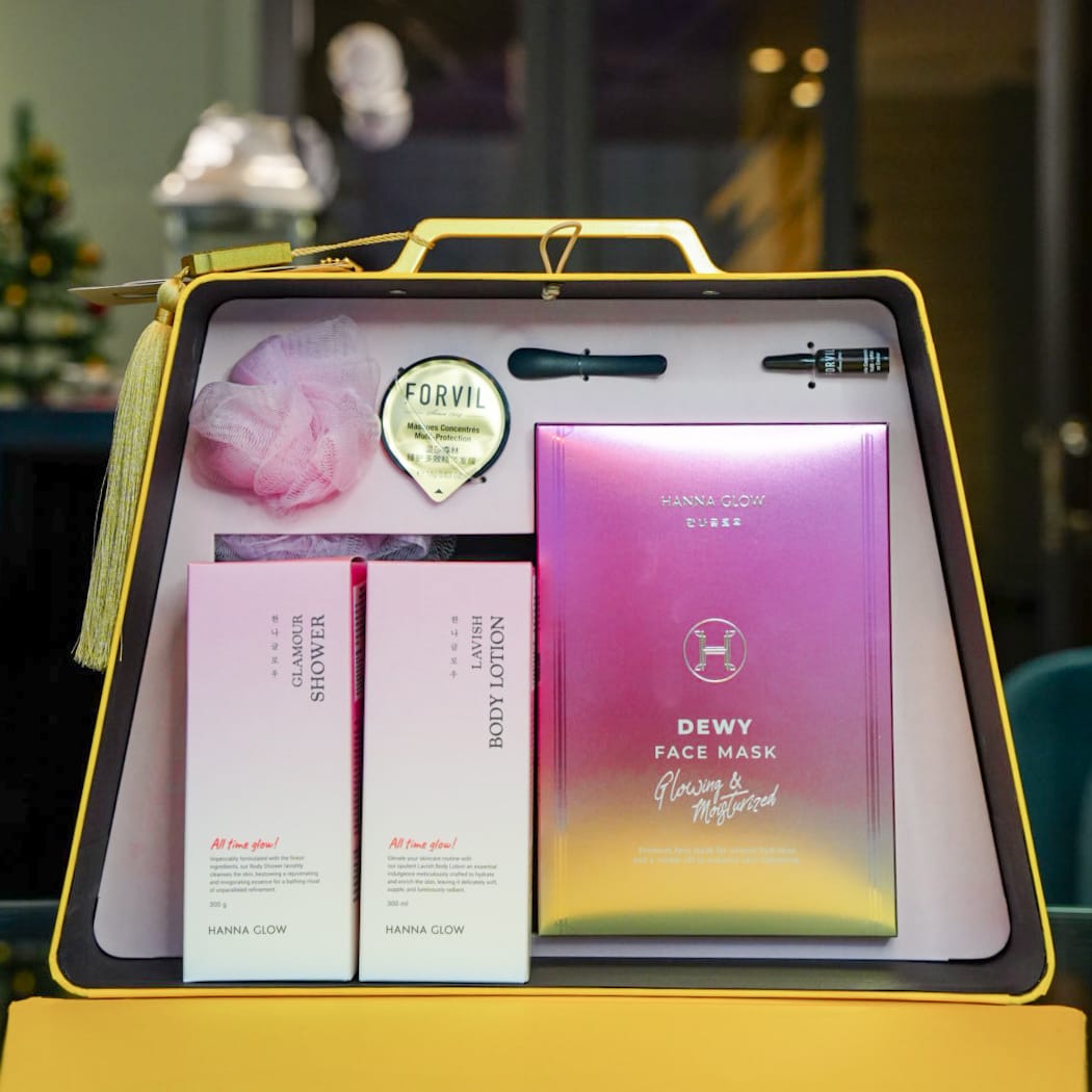 Hanna Glow Hampers Skincare Premium Tahun Baru Imlek | Gift Set Skincare Premium Box Eksklusif | Kado Imlek Siap Kirim